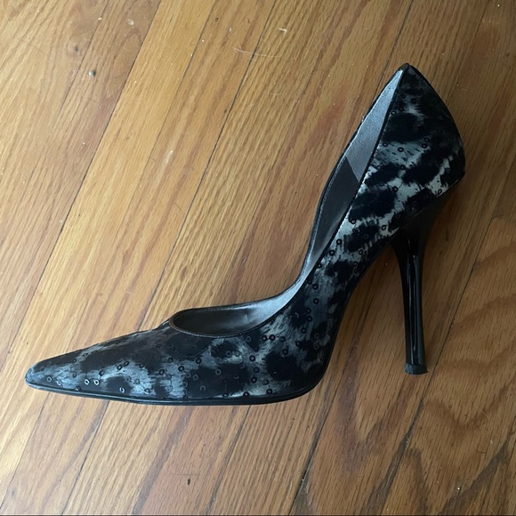 Guess Pointed Too animal print stiletto heel shoes. - Picture 4 of 6